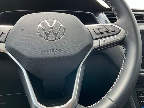 Used 2022 Volkswagen Tiguan SE AWD/4WD image 21