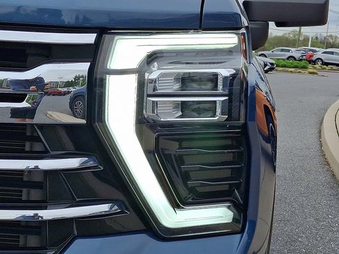 Used 2024 Chevrolet Silverado 2500 LTZ w/ LTZ Convenience Package AWD/4WD image 10