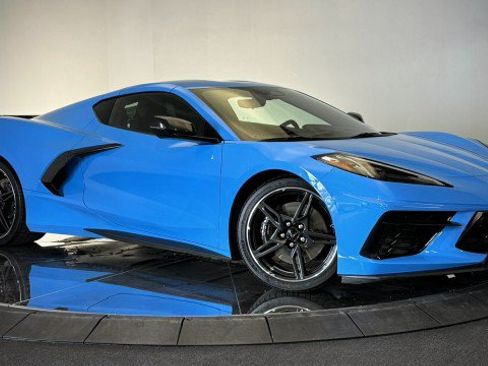 Used 2023 Chevrolet Corvette Stingray Premium Cpe w/ Z51 Performance Package RWD image 17