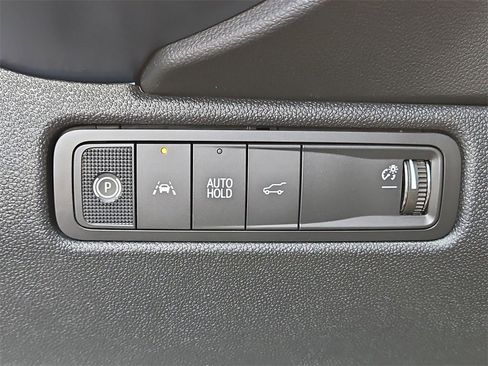 New 2026 Chevrolet Equinox EV LT image 18