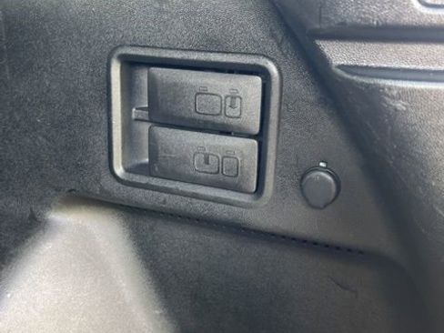 Used 2022 Chevrolet Equinox LT w/ Driver Convenience Package image 32