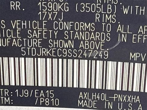 Used 2025 Toyota Sienna XLE image 32