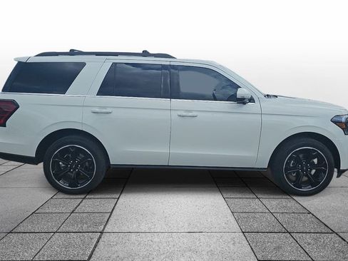 Used 2024 Ford Expedition Limited AWD/4WD image 4