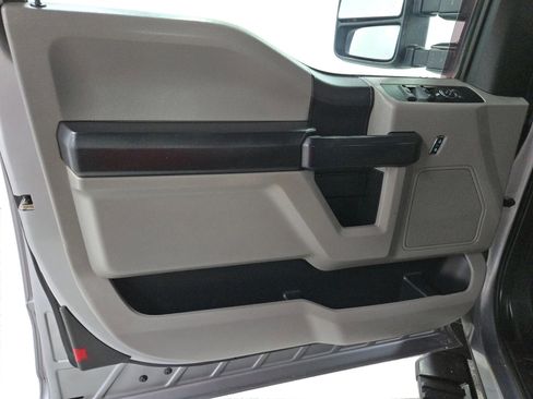 Used 2020 Ford F250 XL w/ Power Equipment Group image 19