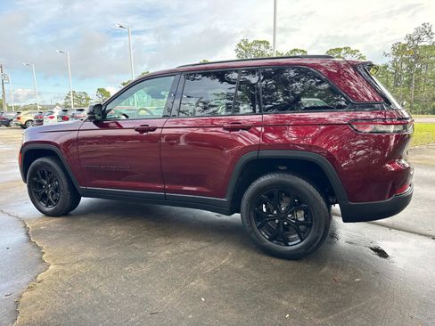 Certified 2025 Jeep Grand Cherokee Altitude image 5