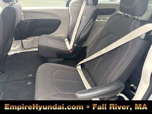 Used 2023 Chrysler Voyager LX image 16