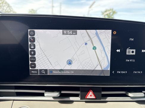 Used 2025 Hyundai Elantra SEL FWD image 19