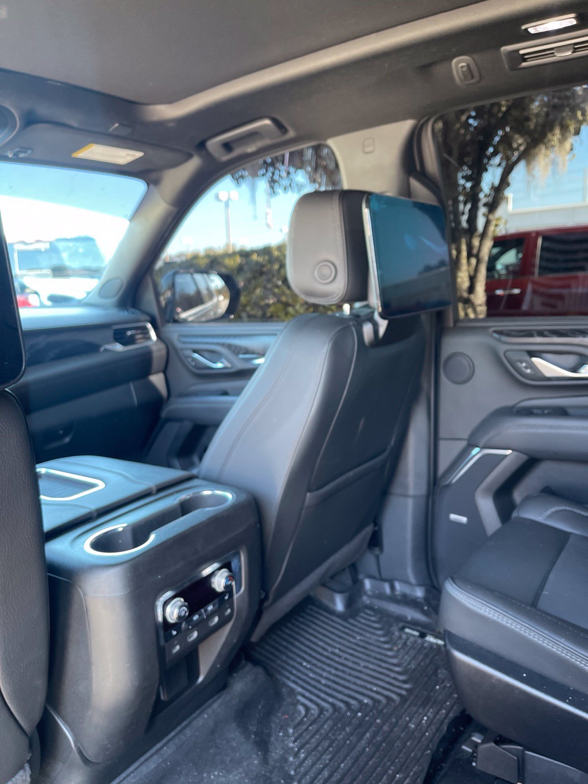 Used 2024 GMC Yukon Denali AWD/4WD image 25
