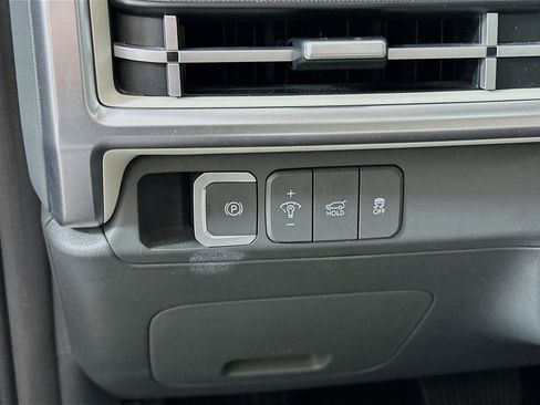 Used 2025 Hyundai Santa Fe SEL FWD image 17