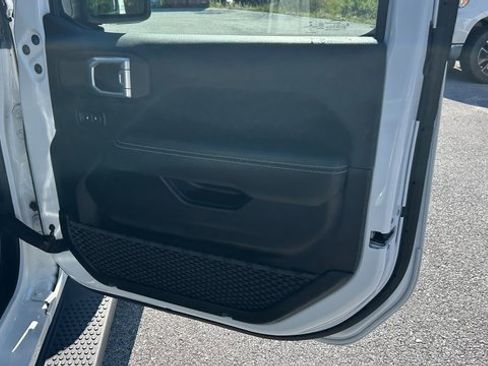 Used 2021 Jeep Wrangler Unlimited Sahara w/ Uconnect 4C Nav & Sound Group image 43