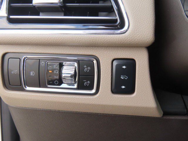 Used 2023 Lincoln Navigator Reserve AWD/4WD image 24