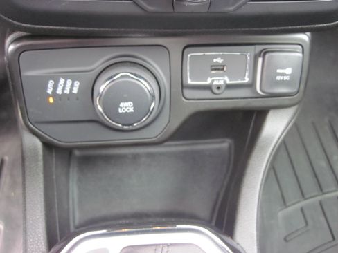 Used 2022 Jeep Renegade Altitude w/ Sun/Sound Group image 15