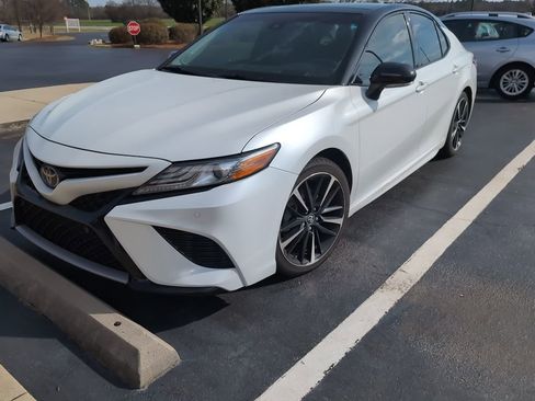 Used 2018 Toyota Camry XSE image 2
