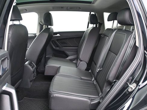 Used 2022 Volkswagen Tiguan SE w/ Panoramic Sunroof Package AWD/4WD image 8