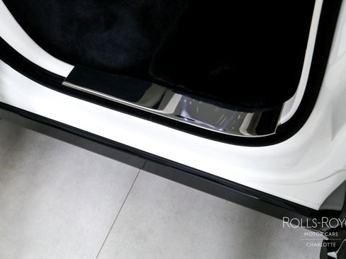 Used 2026 Rolls-Royce Cullinan image 33