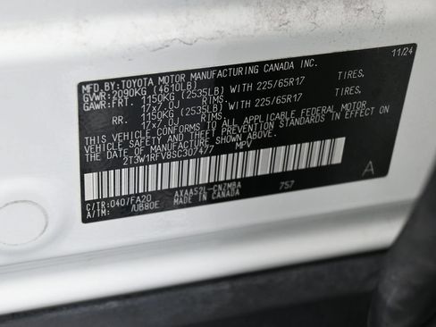 Used 2025 Toyota RAV4 XLE w/ Convenience Package FWD image 15