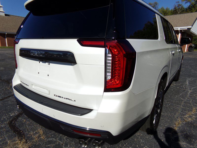 Used 2024 GMC Yukon XL Denali Ultimate AWD/4WD image 7