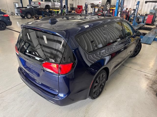 Used 2019 Chrysler Pacifica Limited w/ Advanced Safetytec Group FWD image 17