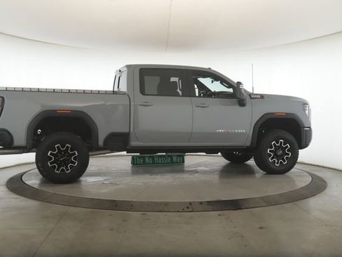 Used 2025 GMC Sierra 2500 AT4X image 6