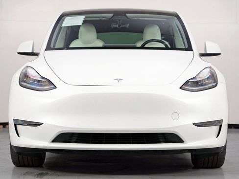 Used 2020 Tesla Model Y Long Range image 7