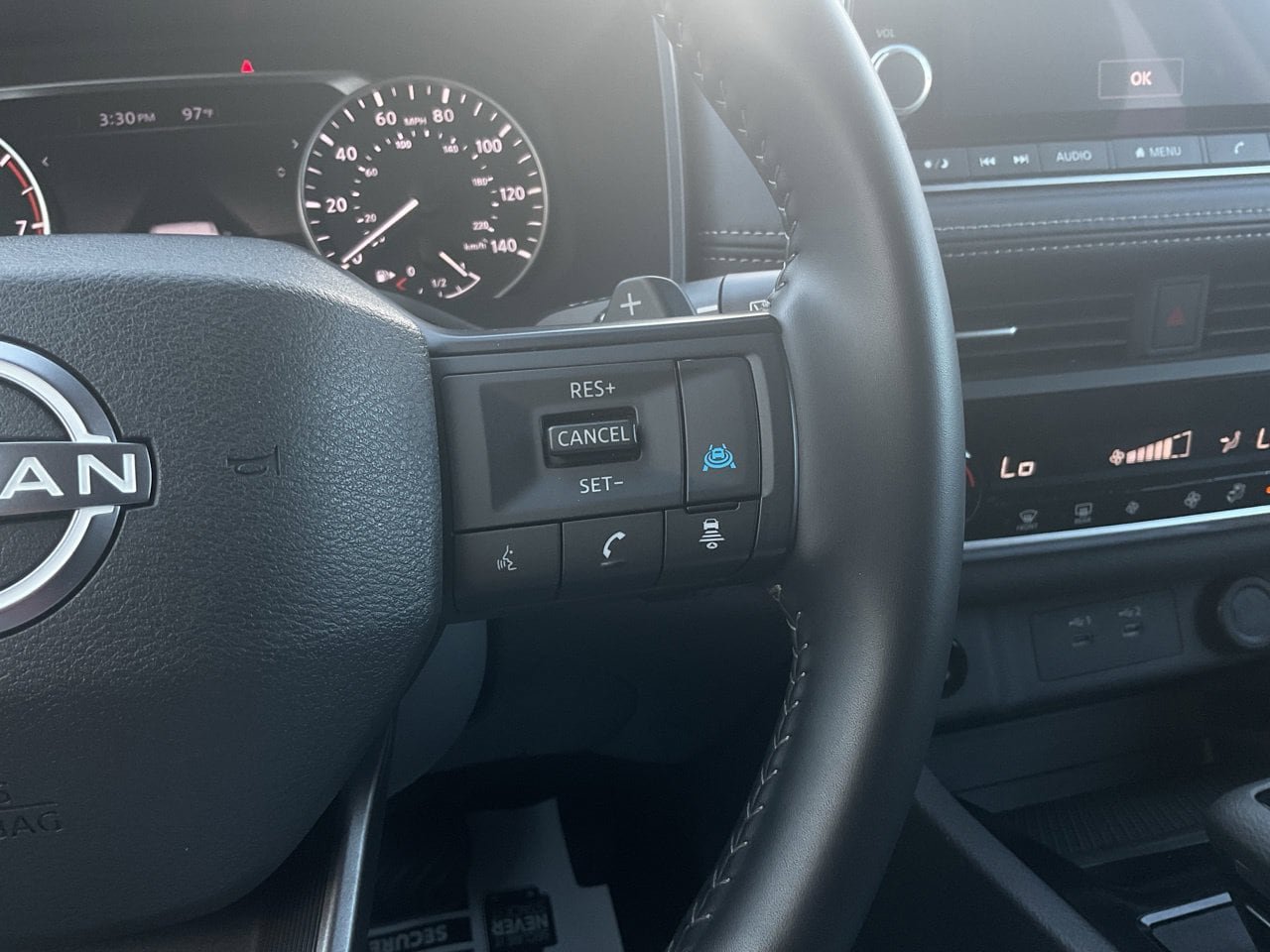 Used 2025 Nissan Rogue SV FWD image 33