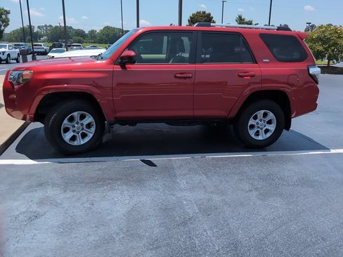 Used 2019 Toyota 4Runner SR5 AWD/4WD image 2