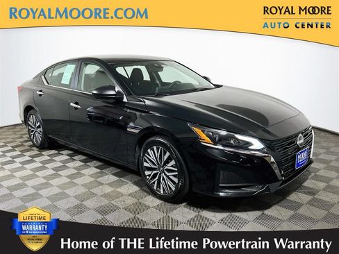Used 2025 Nissan Altima 2.5 SV FWD image 1