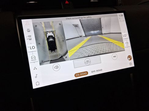 Used 2025 Land Rover Discovery Sport S image 26