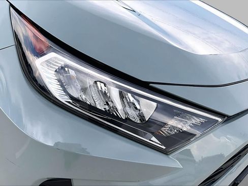 Used 2019 Toyota RAV4 XLE w/ Convenience Package FWD image 28