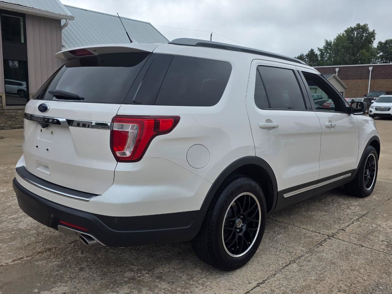Used 2018 Ford Explorer XLT w/ Equipment Group 201A FWD image 19