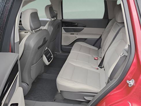 Used 2024 Lincoln Nautilus Premier image 7