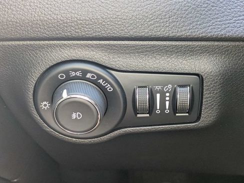 Used 2020 Jeep Compass Latitude w/ Popular Equipment Group FWD image 20