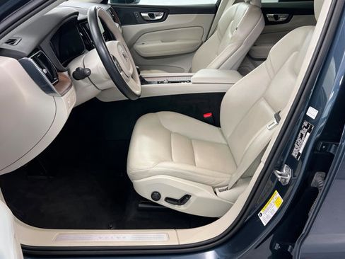 Used 2021 Volvo XC60 T6 Momentum image 17