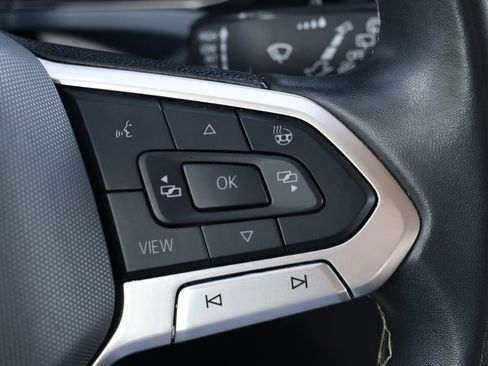 Used 2024 Volkswagen Taos SE image 19