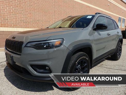 Used 2022 Jeep Cherokee Latitude w/ Sun & Sound Group image 1
