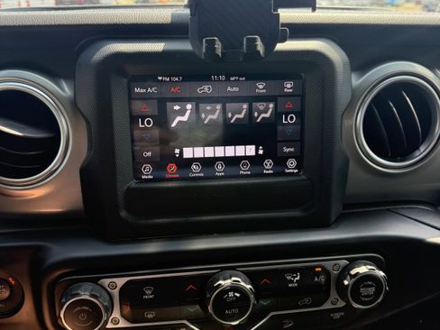 Used 2021 Jeep Wrangler Unlimited Sahara AWD/4WD image 17