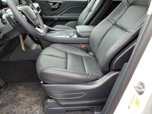 New 2026 Lincoln Aviator AWD image 14
