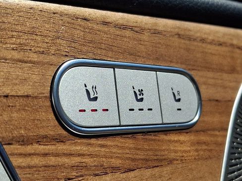 Used 2023 Mercedes-Benz GLS 450 4MATIC image 25