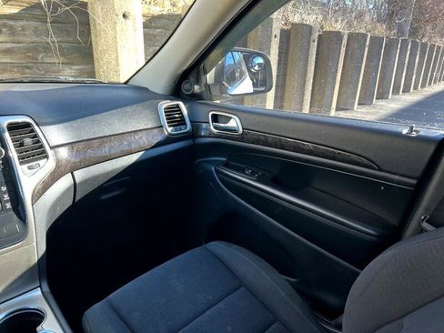 Used 2011 Jeep Grand Cherokee Laredo image 13