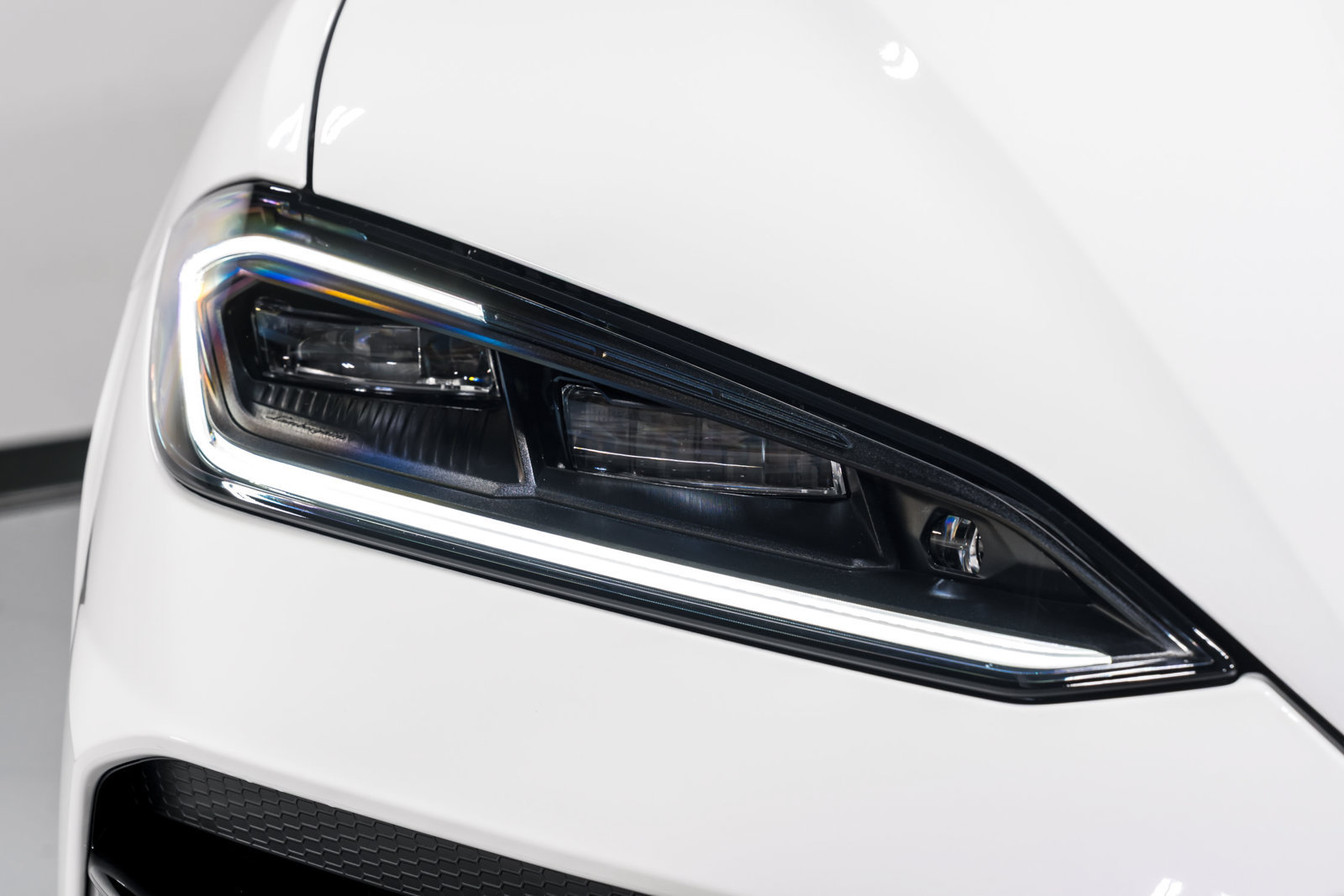Used 2025 Lamborghini Urus SE AWD/4WD image 48