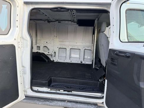 Used 2016 Ford Transit 250 130 Low Roof w/ Exterior Upgrade Package RWD image 9