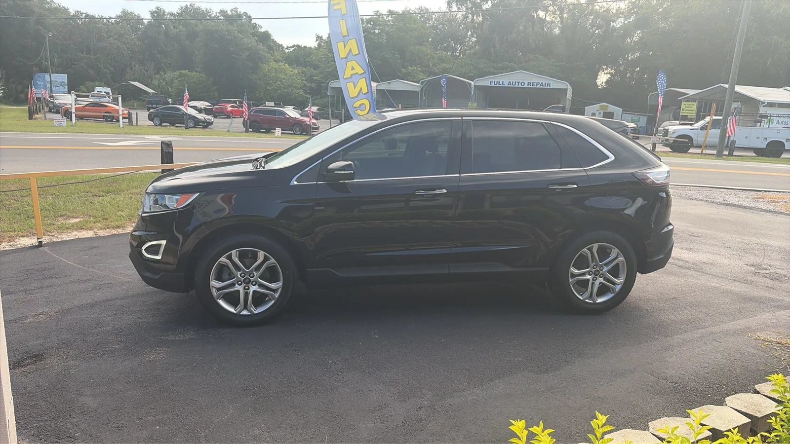 Used 2018 Ford Edge Titanium w/ Equipment Group 301A FWD image 4