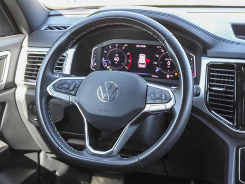 Used 2022 Volkswagen Atlas Cross Sport SE w/ Panoramic Sunroof Package image 16