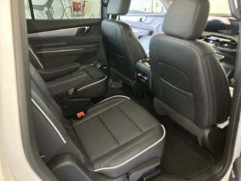 Used 2025 Buick Enclave Preferred image 13