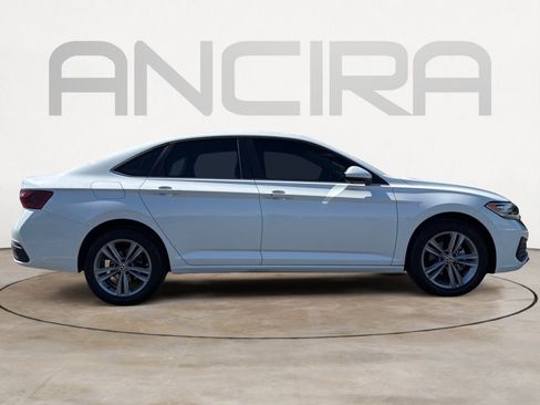 Certified 2024 Volkswagen Jetta SE image 10