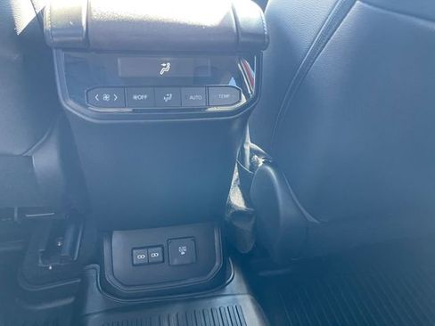 Used 2023 Toyota Highlander Limited AWD/4WD image 19