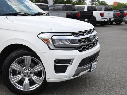 Used 2023 Ford Expedition Platinum RWD image 3