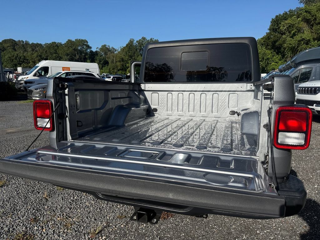 Used 2021 Jeep Gladiator Sport AWD/4WD image 30