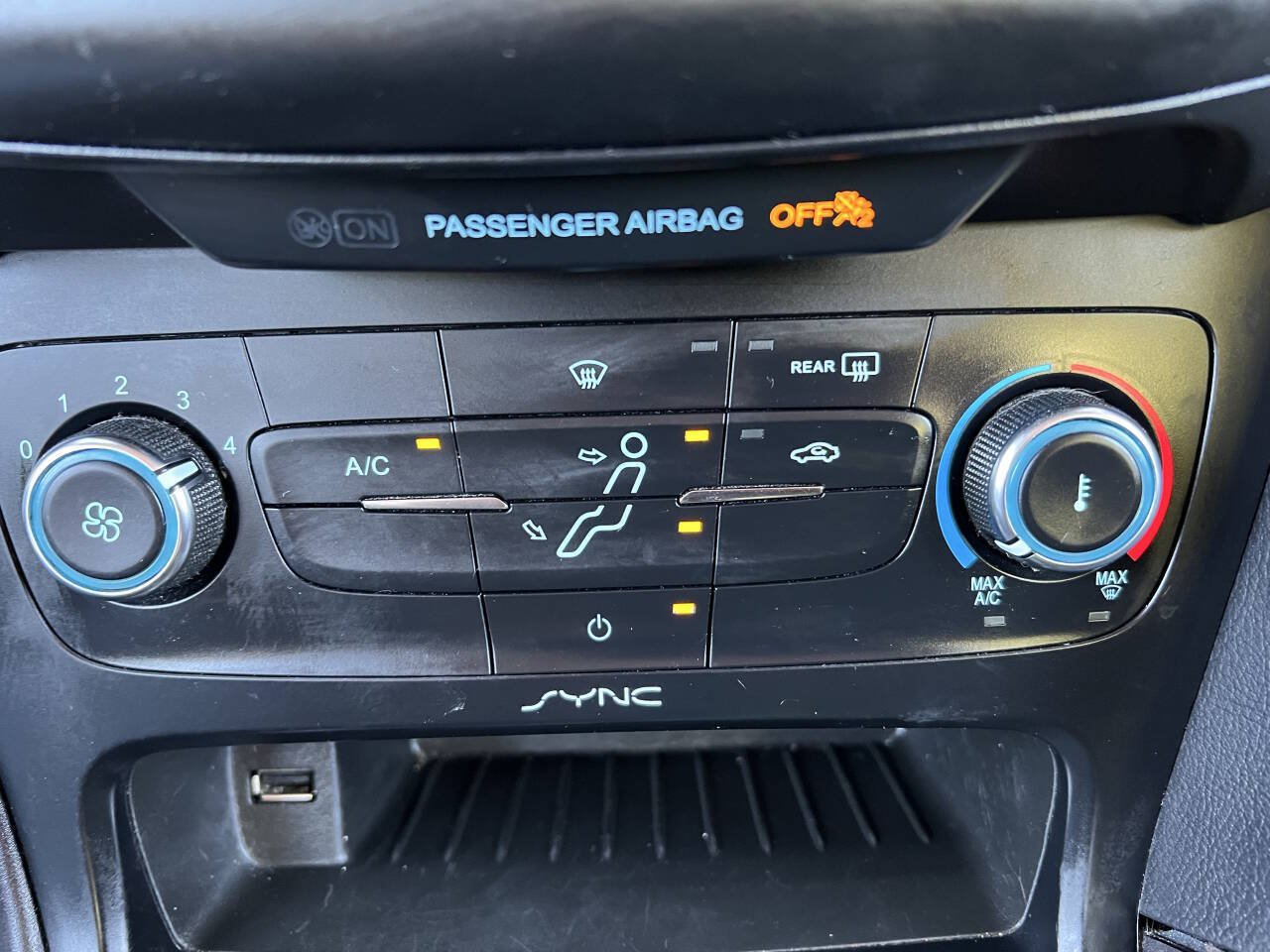 Used 2017 Ford Focus SE FWD image 19