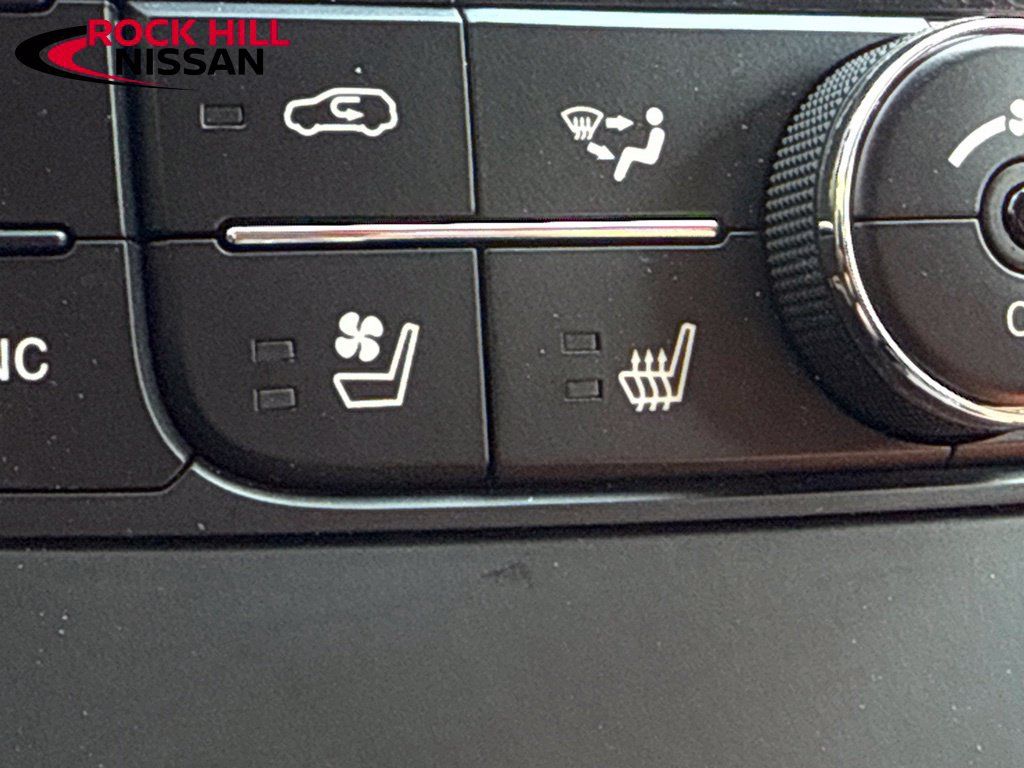 Used 2012 Jeep Grand Cherokee Overland AWD/4WD image 23